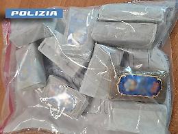 Un chilo di hashish nascosto in auto, due arresti