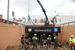 Alluvione Valencia, nessuna vittima nel parking ad Aldaia: la Dana investe Barcellona