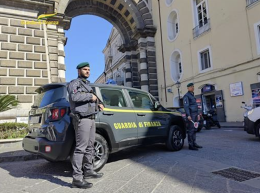 Note griffe contraffatte vendute anche sui social, 15 misure cautelari