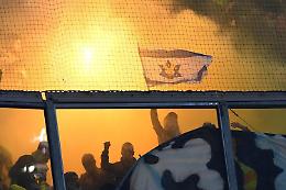 Ajax-Maccabi, agguati a tifosi israeliani. Netanyahu invia aerei per soccorsi