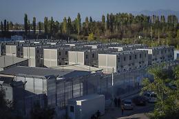 Migranti, giudici sospendono convalida trattenimenti in Albania: atti a Ue
