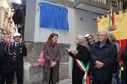 Ai Quartieri Spagnoli una targa in memoria di Francesco Rosi