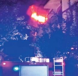 Fiamme in casa, salvati due anziani