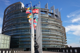 L’Europarlamento tra ipocrisia e giri di valzer