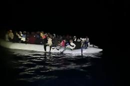 Settantasette migranti salvati al largo di Lampedusa