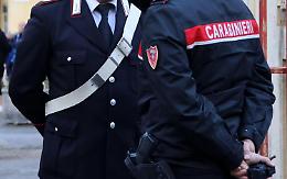 Trovata impiccata nella doccia una 27enne: indagato il compagno per omicidio