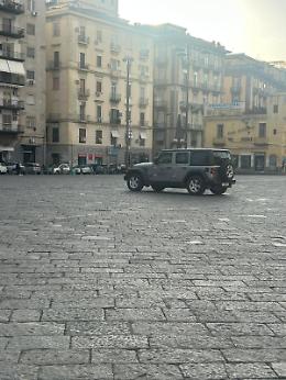 Sicurezza, pattuglia dell'Esercito h24 in piazza Mercato