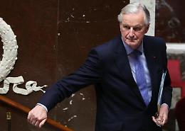 Francia nel caos, cade governo Barnier. Oggi parla Macron
