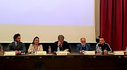 Detenute del carcere di Pozzuoli realizzano 200 toghe, consegnate a giuristi Federico II