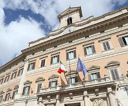 Manovra e aumento stipendi ministri, continua la bufera. Valditara: «Rinuncio al bonus»