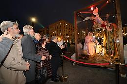 A piazza Municipio c'è la Natività napoletana