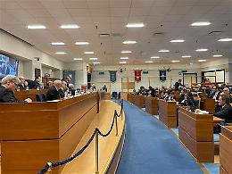 Consiglio regionale approva manovra da 38 miliardi