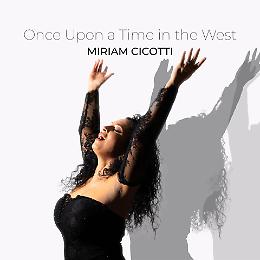 Miriam Cicotti alla Galleria Borbonica per il videoclip di  “C’era una volta il West”
