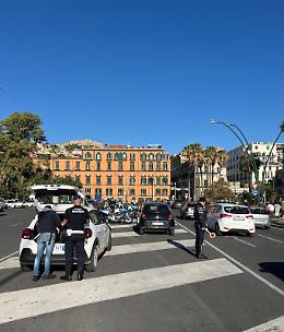 Controlli della Polizia locale a Napoli, denunce e sequestri