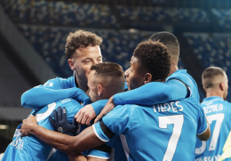Il Napoli senza Kvara batte 2-0 il Verona e allunga