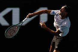 Sonego battuto da Shelton, azzurro k.o. nei quarti degli Australian Open