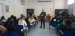 Fiamme gialle in aula per gli studenti dell'alberghiero Ferraioli