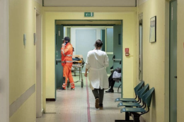 Fratellini ricoverati per lesioni a Cosenza, indagate mamma e nonna