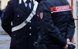 Massacra coetaneo a colpi di bottiglia: 19enne arrestato per tentato omicidio