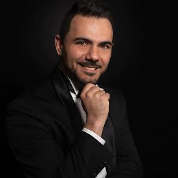«Canto Napoli in giro per il mondo»
