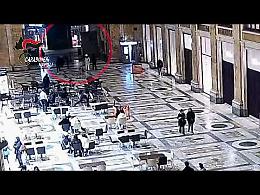 Scippo in Galleria, 85enne in prognosi riservata: arrestato il rapinatore