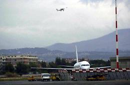 Aeroporto Ciampino, stop voli per incendio appiccato da migrante