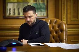 Ucraina, Zelensky: «Pronto a trattare con Putin, intanto ridateci armi nucleari»