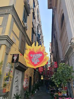 San Valentino a Napoli, ritorno alla tradizione tra fiori e cioccolatini