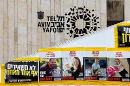 Israele, accuse a Hamas: «Piccoli Bibas trucidati, corpo restituito non è della madre»