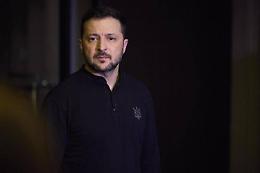 Ucraina, media Usa: «Ipotesi esilio Zelensky in Francia»