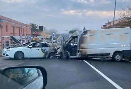 Maxi-rapina: furgoni incendiati e chiodi sulla strada per fuggire