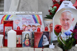 Il Papa in condizioni critiche, resta in prognosi riservata