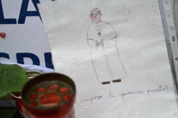 Il Papa migliora, resta in prognosi riservata ma niente crisi respiratorie