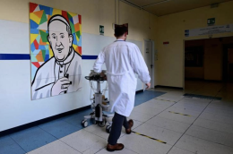Papa Francesco, «stamani ossigeno ad alti flussi, niente maschera»