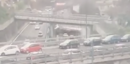 Incidente in Tangenziale, riapre un tratto: il video del ribaltamento
