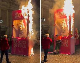 Fantoccio di Giorgia Meloni bruciato al “Carnevale liberato" di Poggio Mirteto