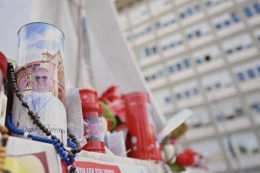 Papa Francesco, gli aggiornamenti: «Stazionario, continua la ventilazione alternata»