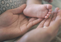 Mamma record in Germania, a 66 anni partorisce il decimo figlio