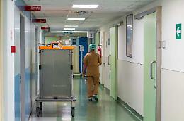 Aggredisce infermiera al pronto soccorso, arrestato
