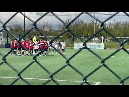 Domenica di silenzio  sui campi di calcio di Napoli: lutto per Diego De Vivo