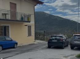 Morto il 15enne trovato agonizzante per strada: resta il giallo