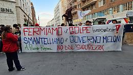 Attivisti in corteo contro Governo e Dl Sicurezza