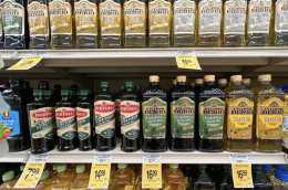Usa, in vigore da oggi dazi del 10% sull'import