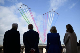 Carlo e Camilla da Mattarella, Frecce Tricolori e Red arrows nel cielo di Roma