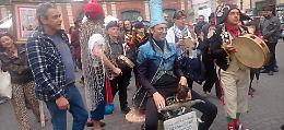 Musicisti di strada contro il regolamento del Comune