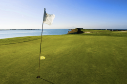 Rifiuti speciali interrati nei campi da golf dei Coppola, due indagati: ispezioni e sequestri