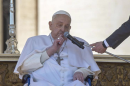 Papa, Vaticano: «Desidera essere presente all'Urbi et Orbi pasquale»