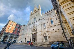 Napoli piange il Papa e spera: «Speriamo che il successore sia all’altezza»