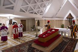 La salma del Papa esposta ai fedeli per tre giorni