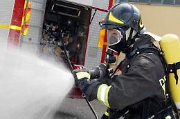 Fiamme nella concessionaria, distrutte 10 automobili